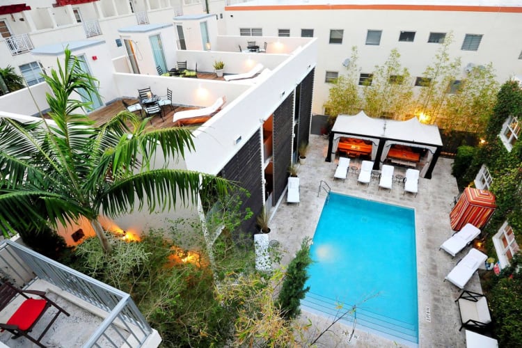 Swimming pool